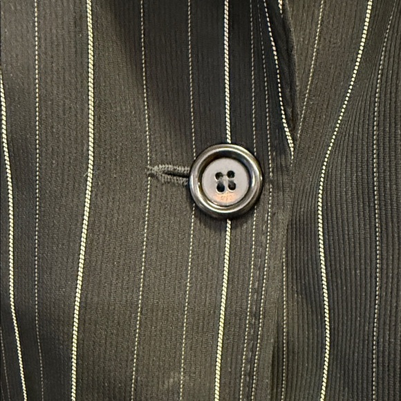 Harve Bernard Black Pinstripe Womens Suit - Picture 4 of 8